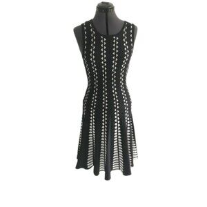 John + Jenn Black & White Knit Flare Dress sz S/P
